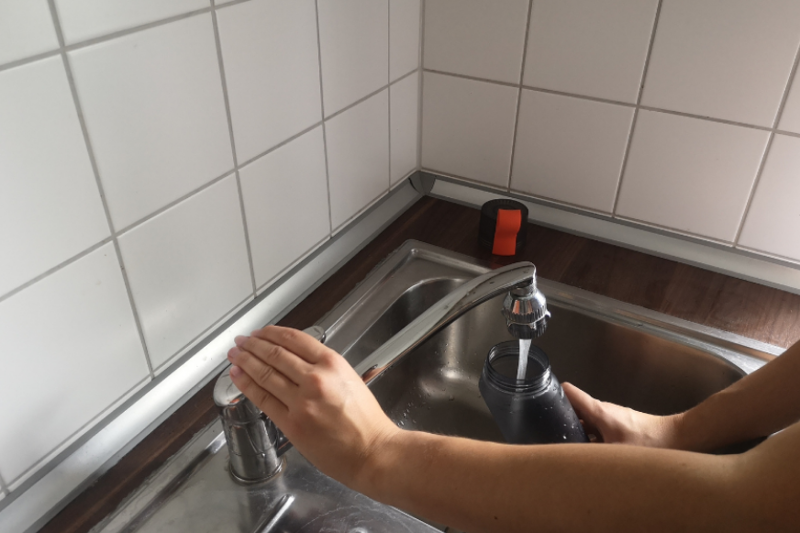 Filling the Air Up bottle with water